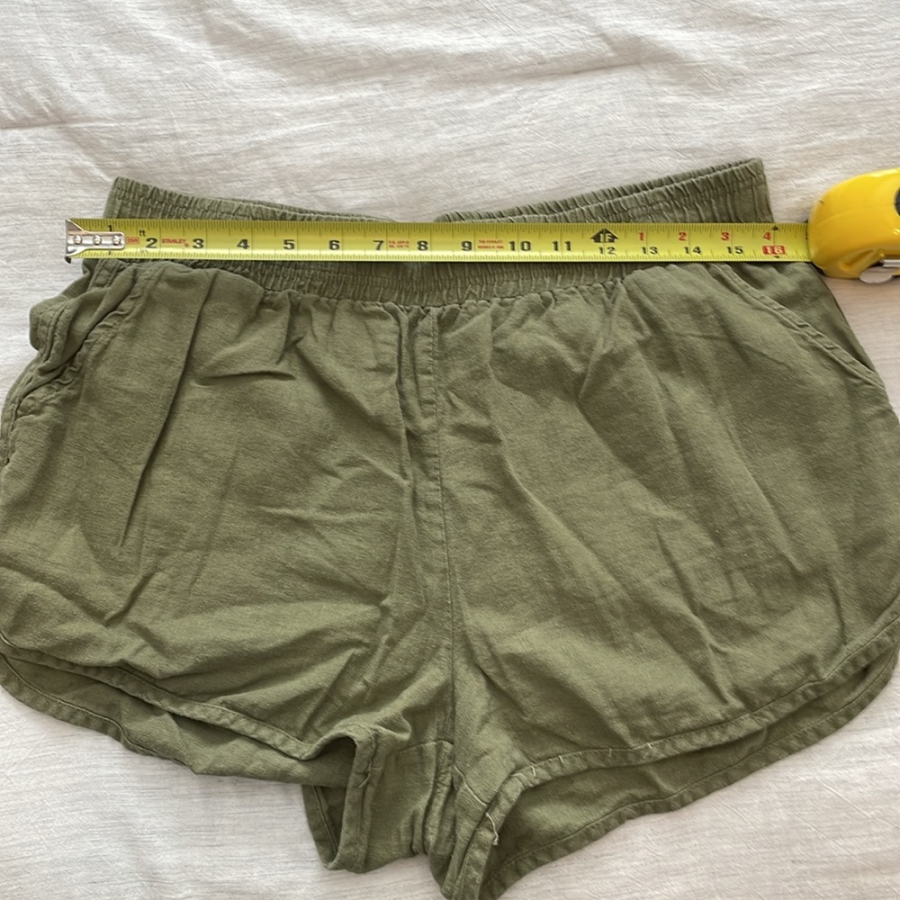 Green shorts - Picture 4 of 5
